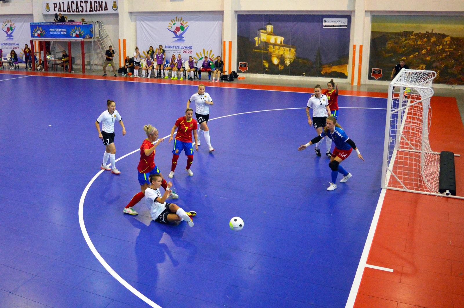 La Selección Femenina de Fútbol Sala para sordos clasificada para cuartos de final del Campeonato de Europa de Montesilvano.