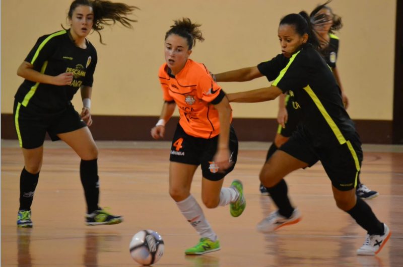 Emocionante e igualado derbi gallego que el Poio Pescamar FSF resolvió al inicio de la segunda parte, y dejó KO a las herculinas (3-0)