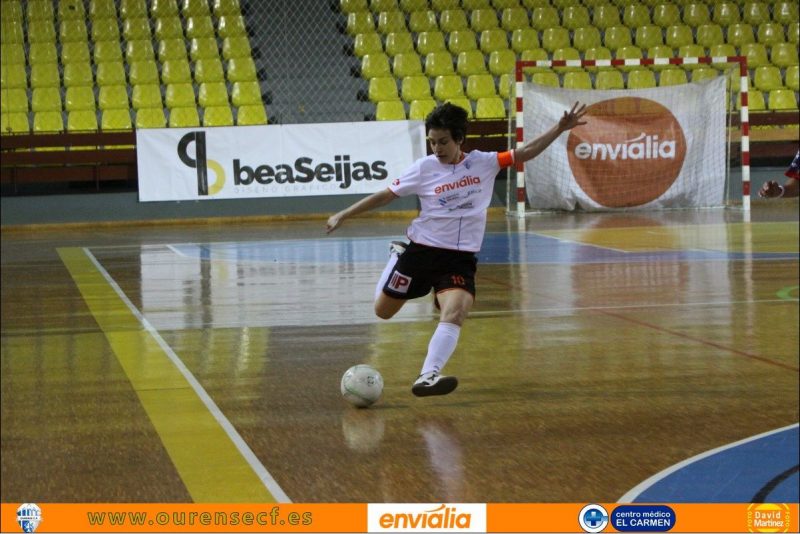 Marta Figueiredo (Jugadora de Ourense Envialia FSF): "Si queremos estar en la Copa debemos salir cada sábado a vaciarnos para intentar hacernos con los tres puntos. Es la única manera de merecernos estar ahí, entre los mejores de España."