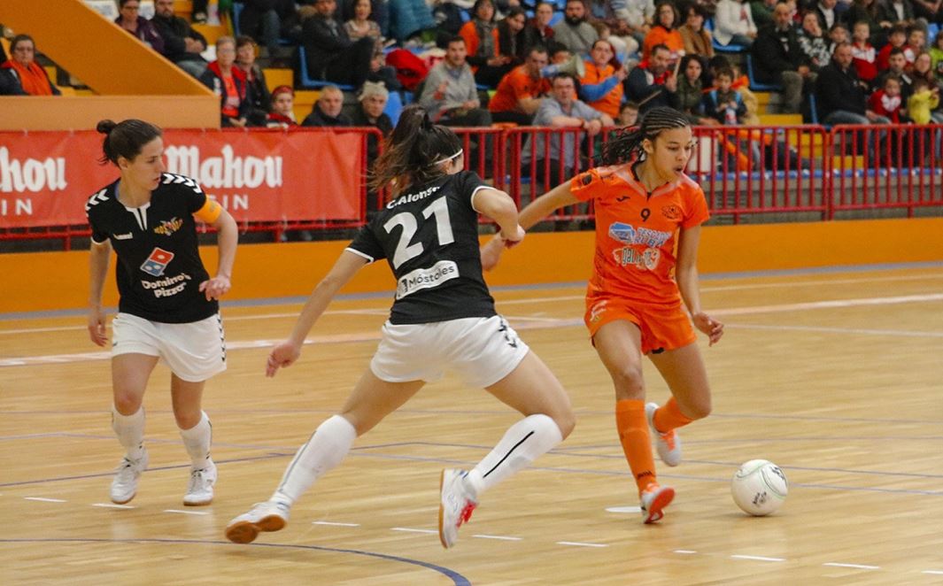 Carmen Alonso (Jugadora FSF Móstoles):" Todavía queda mucha liga y sabemos que somos capaces de ganar a cualquier equipo."