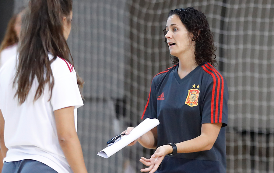 Clàudia Pons, Mejor Entrenadora Catalana del año en los Galardones de la Federación Catalana de Fútbol