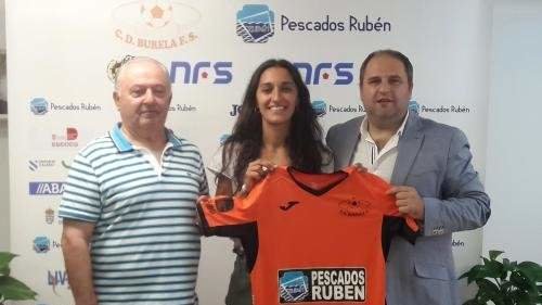 Jenny Lores (Jugadora de Pescados Rubén Burela): "Los objetivos serían igualar y mejorar lo que se consiguió la temporada pasada, revalidar la Copa Galicia y la Copa de la Reina y pelear por el título de Liga"