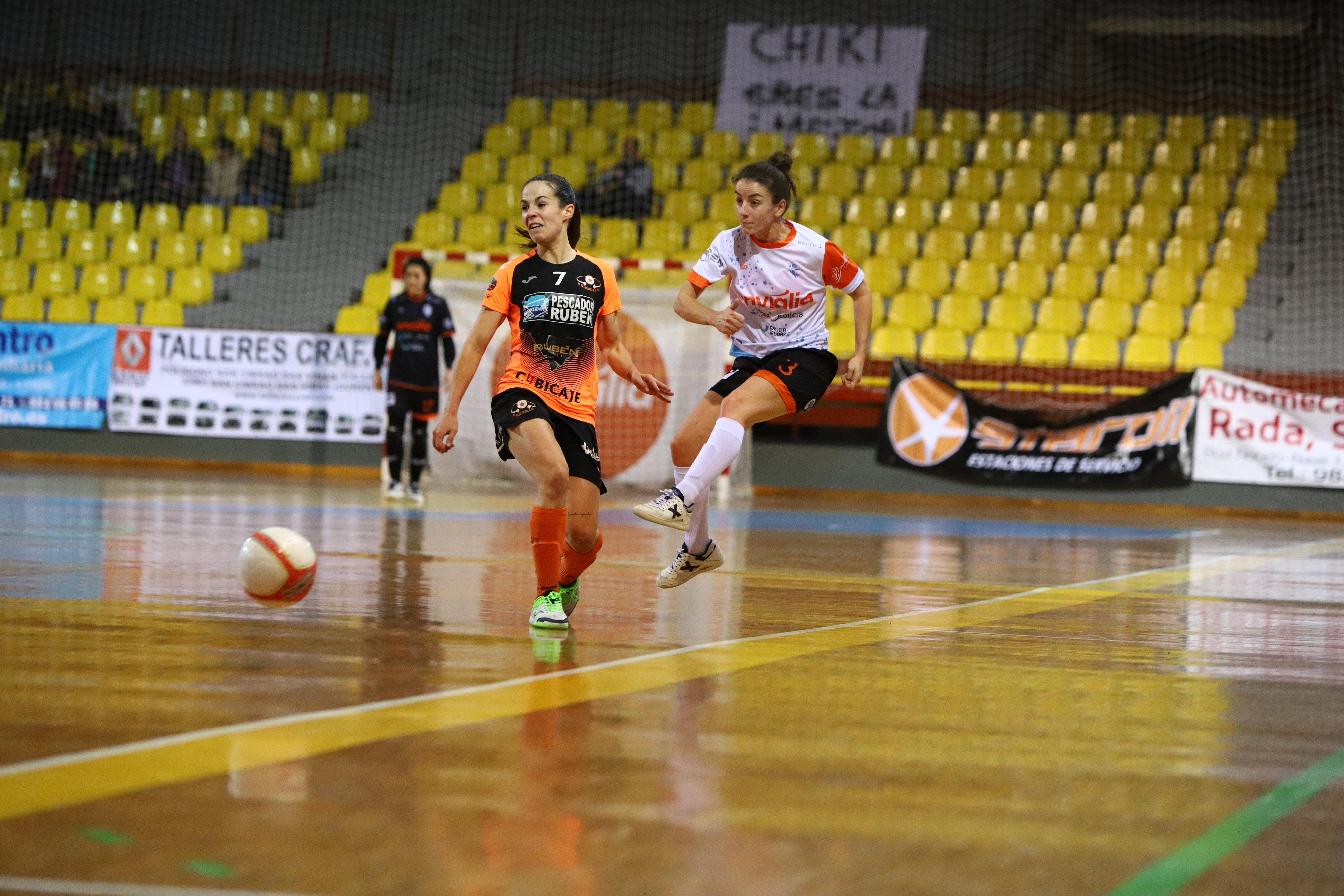 Chiky (Jugadora de Ourense Envialia FSF):"La clave está en la unión del grupo, la confianza en todas y en el trabajo y la constancia del día a día."