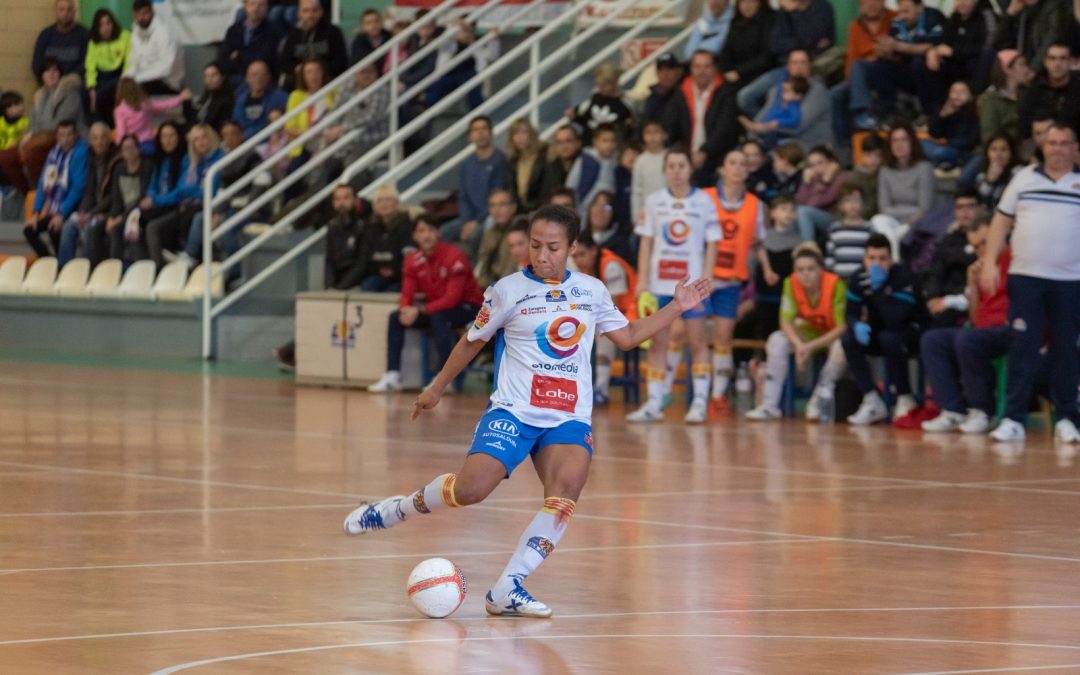 Livia Andrade (Jugadora de Sala Zaragoza): “Creo que podemos llegar muy lejos, pero tenemos que ir juego a juego»