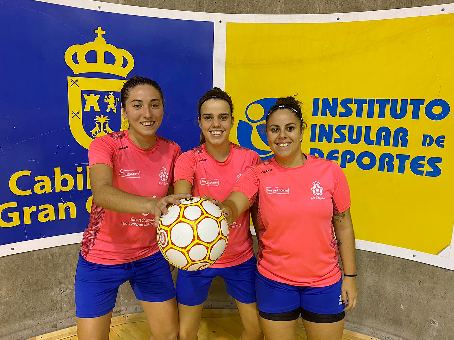 Gema, Andrea y Raquel, capitanas del Teldeportivo de Segunda División