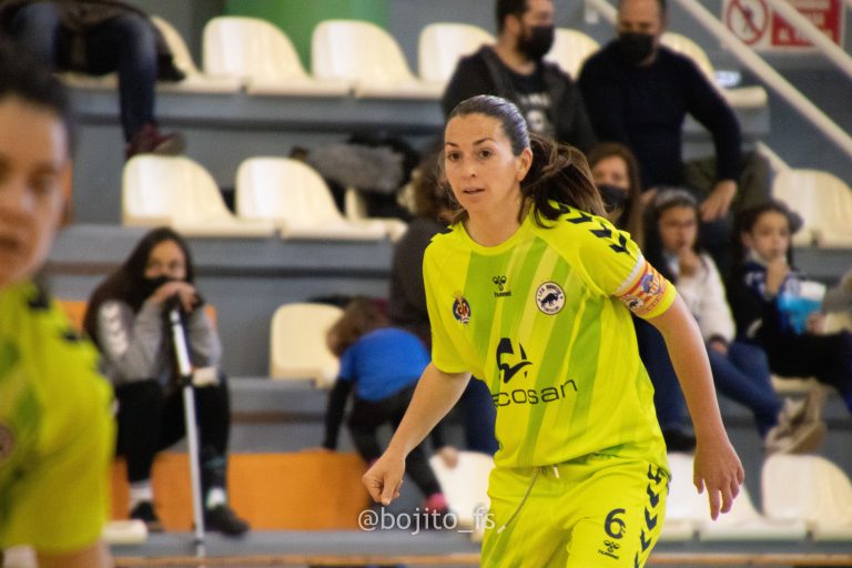 Sara Bayarri, jugadora de Bisontes Castellón FSF de nuevo a pista