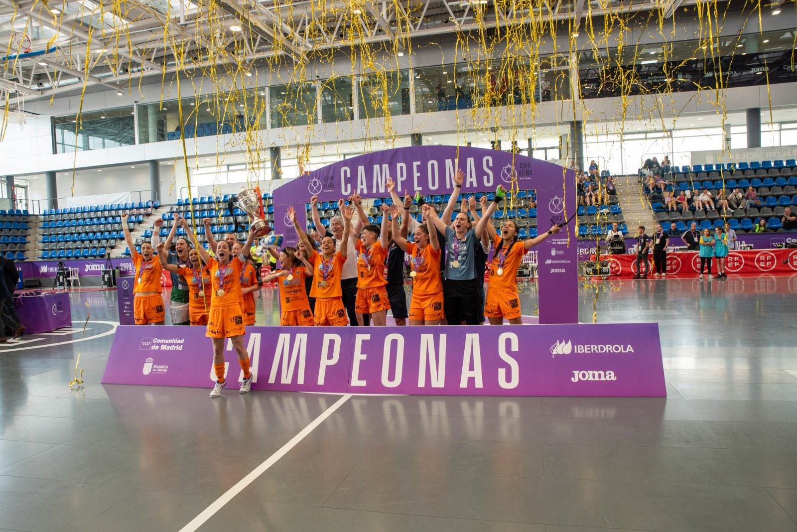 Pescados Rubén Burela Campeón de la Copa de Fútbol Sala Femenino de S. M. La Reina al ritmo de Peque