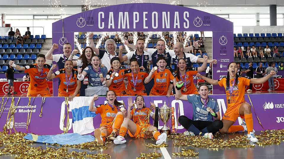 Pescados Rubén Burela Campeón de la Copa de Fútbol Sala Femenino de S. M. La Reina al ritmo de Peque